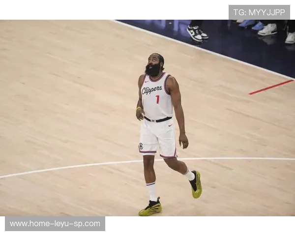 哈登运球如丝顺滑,快船主导比赛走向 哈登运球如丝顺滑,快船主导比赛走向